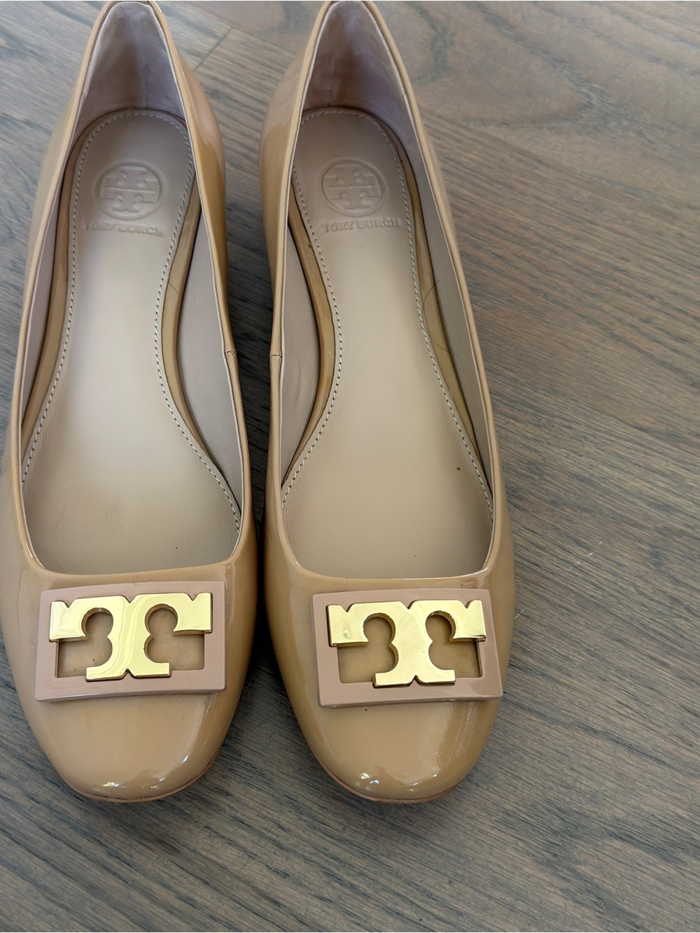 Tory Burch Beige Patent Leather Logo Ballet Flats ( comes with a dust-bag)
